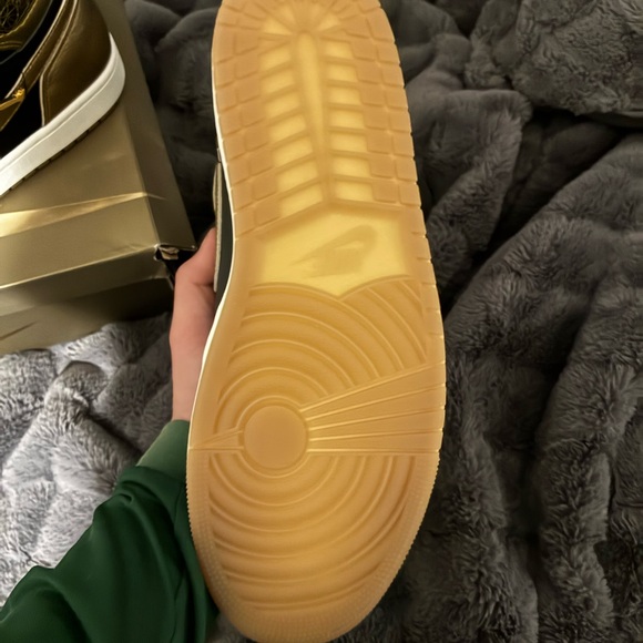 NIB Nike air Jordan 1 low retro high OG. Black and gold - Picture 4 of 7